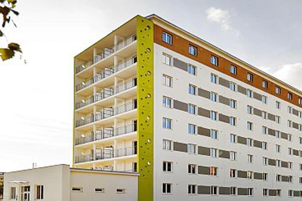 Moderny Apartman S Parkovanim Pressburg Exterior foto