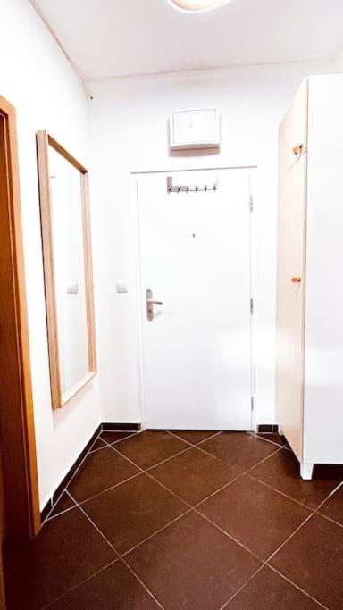 Moderny Apartman S Parkovanim Pressburg Exterior foto