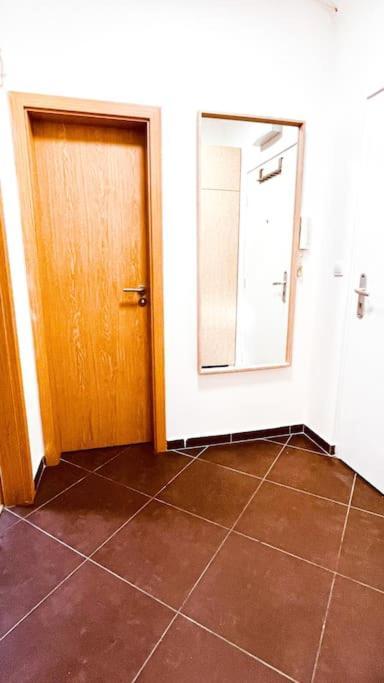 Moderny Apartman S Parkovanim Pressburg Exterior foto