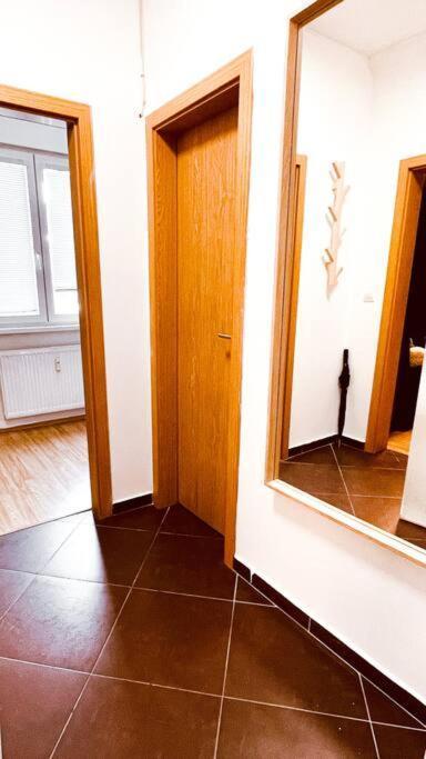 Moderny Apartman S Parkovanim Pressburg Exterior foto