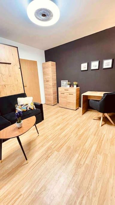 Moderny Apartman S Parkovanim Pressburg Exterior foto