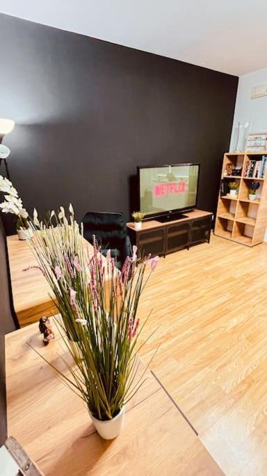 Moderny Apartman S Parkovanim Pressburg Exterior foto