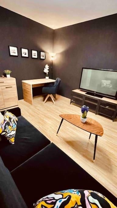 Moderny Apartman S Parkovanim Pressburg Exterior foto